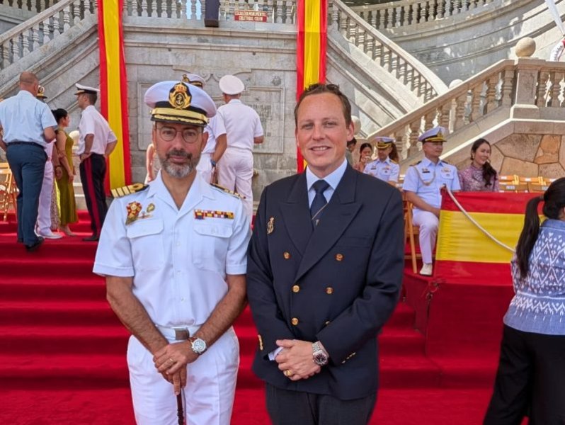 La RLNE presente en la entrega de despachos y jura de bandera de la Escuela Naval Militar de Marín