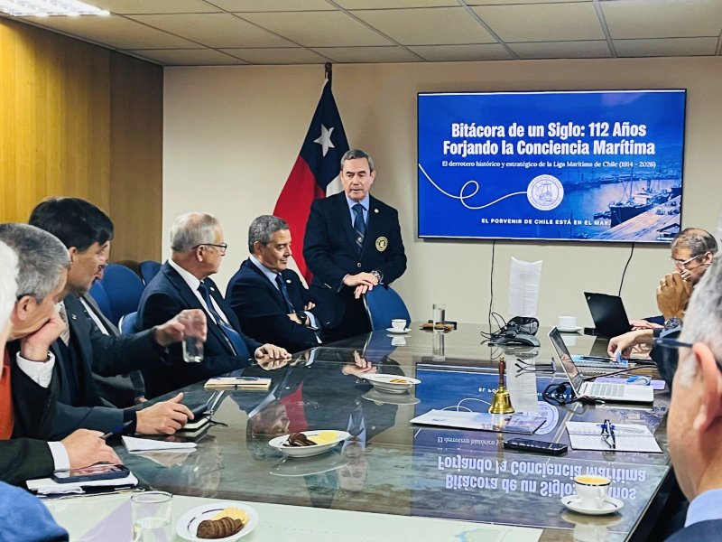 Liga Marítima de Chile compartió con ASONAVE su aporte histórico al desarrollo marítimo del país