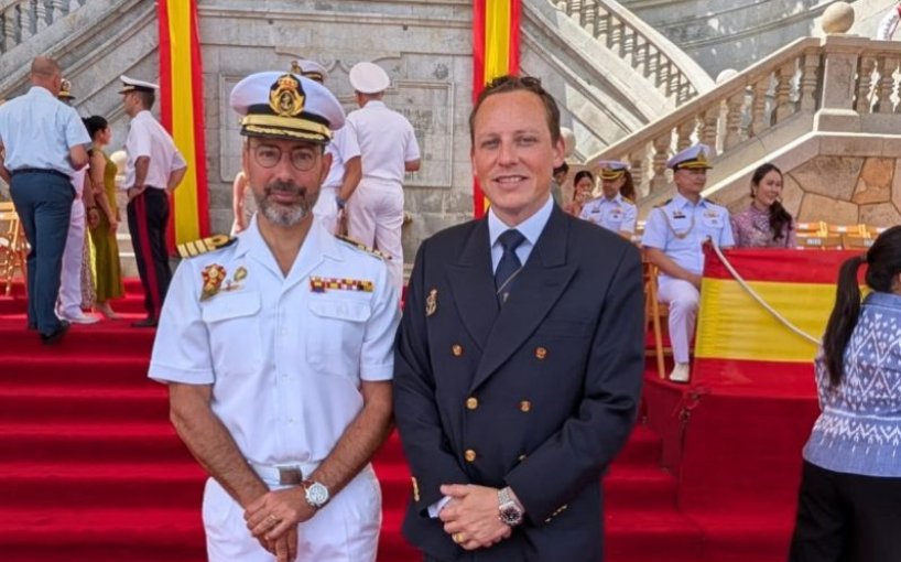 La RLNE presente en la entrega de despachos y jura de bandera de la Escuela Naval Militar de Marín